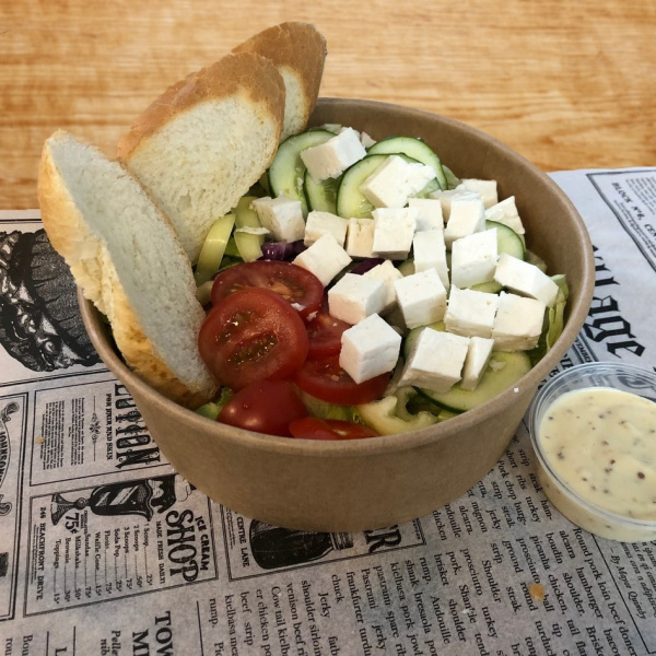 Šalát so slaným syrom Šalát so slaným syrom